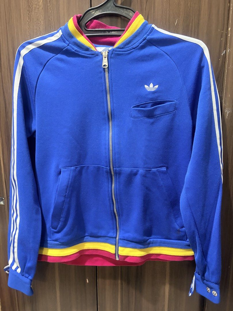 Adidas Jacket (Category: Coats, Jackets and Outerwear) located in Manila. Submitted by louisena28 (Listing ID 1470637954, Image 3). Description: Adidas jacket 400 .