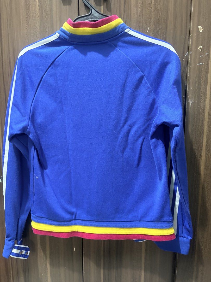 Adidas Jacket (Category: Coats, Jackets and Outerwear) located in Manila. Submitted by louisena28 (Listing ID 1470637954, Image 2). Description: Adidas jacket 400 .