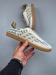 (Category: ) located in . Submitted by awesome_sneakers (Listing ID 1470567391, Image 1). Description: .