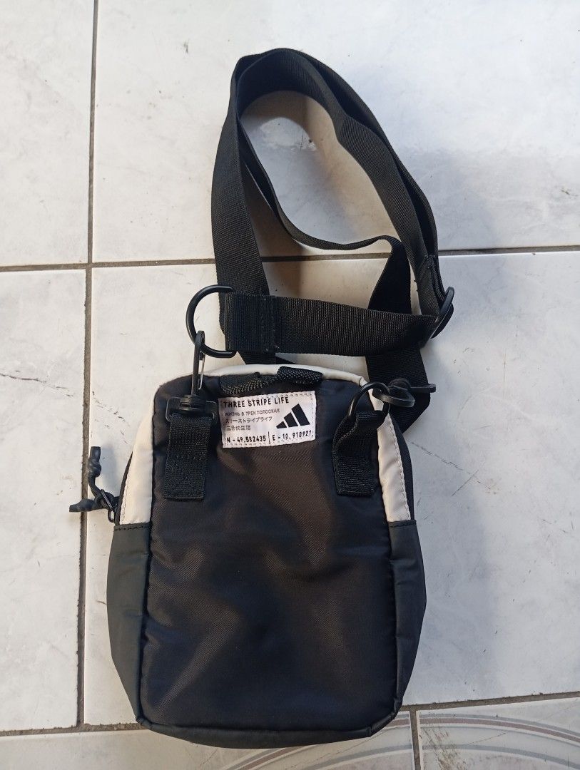 Adidas sling bag (Category: Sling Bags) located in Manila. Submitted by ricobagallon123 (Listing ID 1470602154, Image 2). Description: .