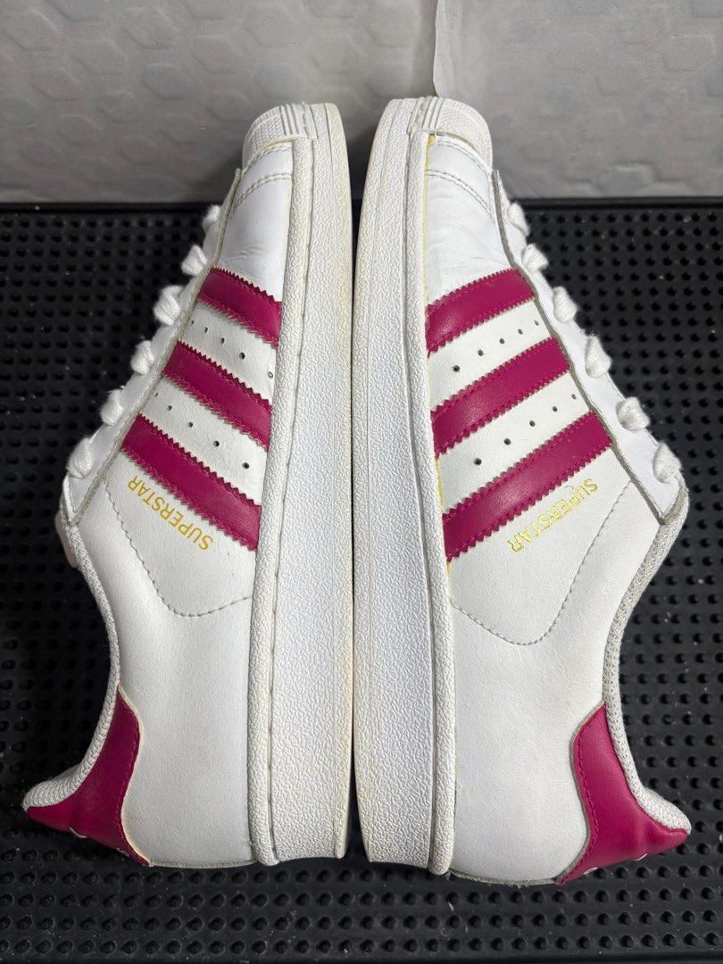 Adidas SUPERSTAR White with Pink Stripes (Category: Sneakers) located in Paranaque City. Submitted by julianneski (Listing ID 1470740615, Image 2). Description: •Brand: Adidas Superstar •Inclusions: White laces and un-yellow the soles which makes it look brand new •Size: US 5 • Model: Adidas Superstar J (Junior / Youth sizing) • Colorway: Super Pink • Upper Material: Leather • Category: Lifestyle / Low-top • Features: Classic rubber shell toe and