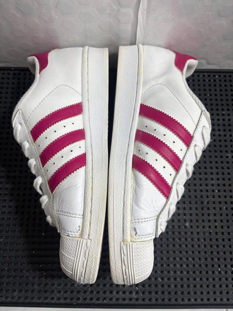 Adidas SUPERSTAR White with Pink Stripes (Category: Sneakers) located in Paranaque City. Submitted by julianneski (Listing ID 1470740615, Image 3). Description: •Brand: Adidas Superstar •Inclusions: White laces and un-yellow the soles which makes it look brand new •Size: US 5 • Model: Adidas Superstar J (Junior / Youth sizing) • Colorway: Super Pink • Upper Material: Leather • Category: Lifestyle / Low-top • Features: Classic rubber shell toe and