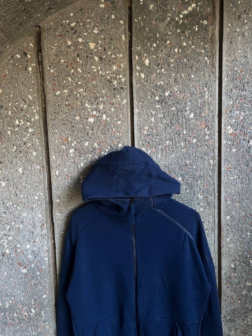 Adidas Techfleece Hoodie (Category: Hoodies) located in Baybay. Submitted by thrift_thrift_langg (Listing ID 1470742456, Image 2). Description: Adidas Techfleece Hoodie W- 22 L- 22 Color rate: 9.5/10 No issue Excellent Condition - Size: XL.