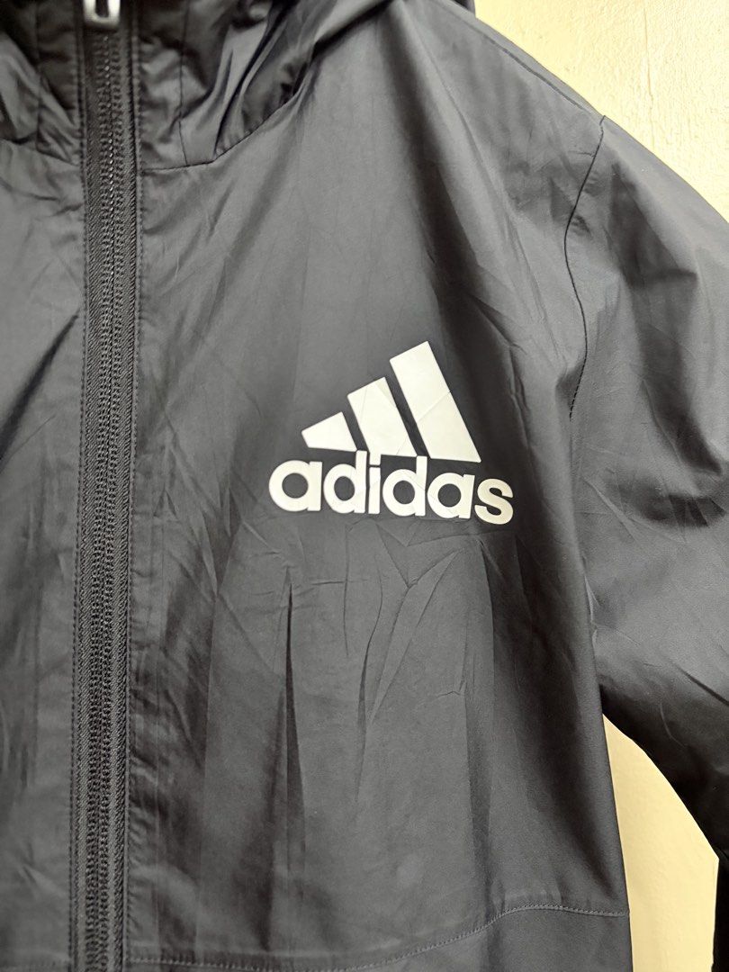 Adidas Windbreaker Jacket for Kids (Category: Babies & Kids Fashion) located in Ajuy. Submitted by sothat_ara (Listing ID 1470687227, Image 3). Description: Ideal for kids during this rainy season No issues Pm me for more info.