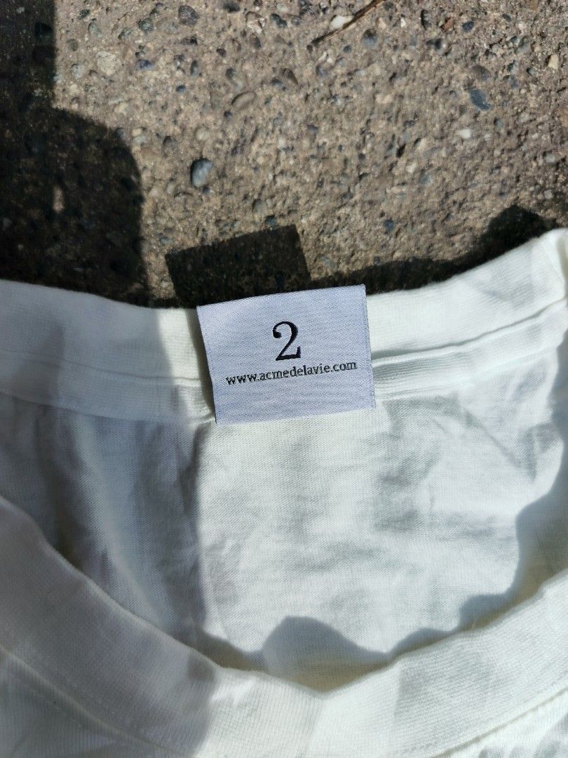 ADLV (Category: Tshirts & Polo Shirts ) located in Trento. Submitted by renanteblanco113 (Listing ID 1470589989, Image 3). Description: ADLV size 2 (23x29.5) Excellent condition Color rate: 9.5/10 "color may vary due to lighting outdoor" Issue: gusot need wash.