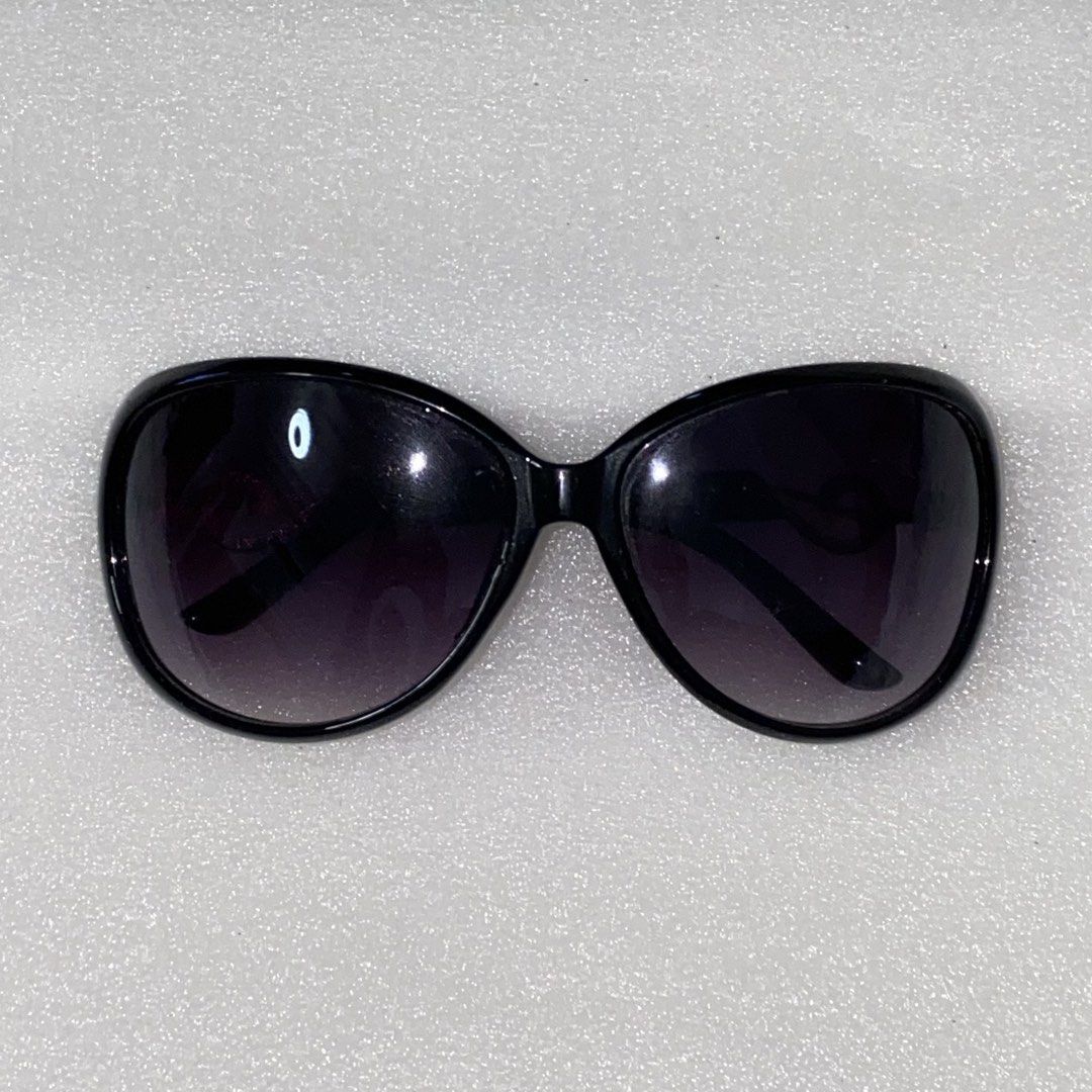 Aedoll Sunglasses Diamond Notes (Category: Sunglasses & Eyewear) located in Bulacan. Submitted by jexmd (Listing ID 1468299062, Image 2). Description: .