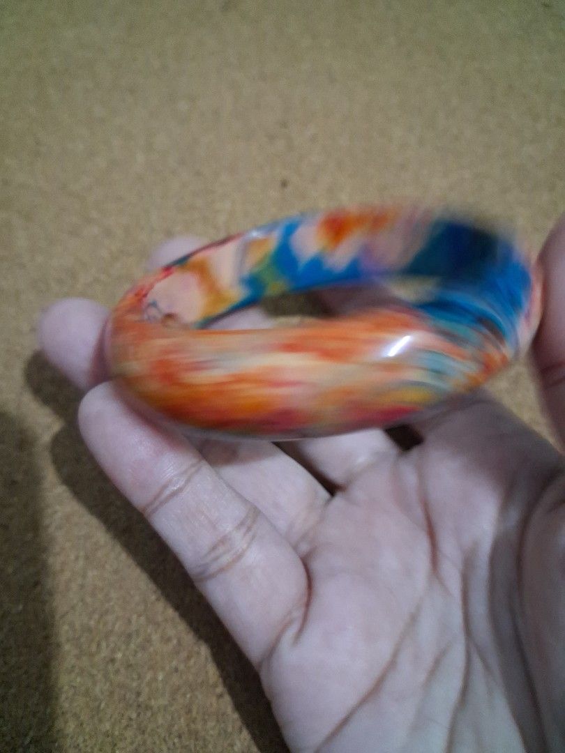 Agate nature crystal bangle s58.7mm (Category: Bracelets) located in Candelaria. Submitted by naturecrystal (Listing ID 1470645536, Image 3). Description: Agate nature crystal vaangle s58.7mm, very nice in actual. JUST MESSAGE ME FOR MORE DETAILS. SHIPPING ONLY JNT COURIER.