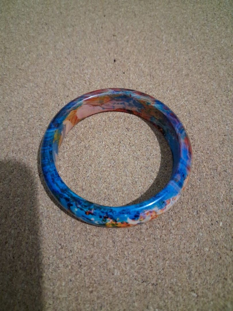Agate nature crystal bangle s58.7mm (Category: Bracelets) located in Candelaria. Submitted by naturecrystal (Listing ID 1470645536, Image 1). Description: Agate nature crystal vaangle s58.7mm, very nice in actual. JUST MESSAGE ME FOR MORE DETAILS. SHIPPING ONLY JNT COURIER.