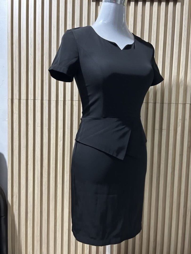 Ai Sha Black Peplum Work Sheath Dress (Category: Dresses) located in Quezon City. Submitted by yourchingu16 (Listing ID 1470730756, Image 2). Description: - Elegant black sheath dress - Flattering peplum detail at the waist - Short sleeves and V-neckline - Convenient back zipper closure - Versatile for work or formal occasions - Designed for a comfortable fit MANNEQUIN Body Frame/Measurement Shoulder - 16” Bustline - 34” Waistline - 27” Hip - 36”