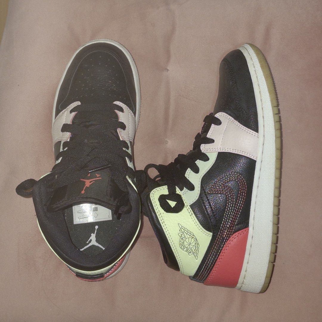 AIR JORDAN 1 HIGH (Category: Sneakers) located in Batangas. Submitted by miuparfait (Listing ID 1470671758, Image 1). Description: AIR JORDAN 1 HIGH CONDITION: 9/10 SIZE: UK 4 / US 4.5Y / EUR 36.5 / CM 23.5 (FITS NARROW AND SMALLER FEET MORE) NOTES: NO BOX, WILL USE A DIFFERENT BOX WITH PF! THIS SHOE GLOWS IN THE DARK BTW! BATANGAS GOTYME (PLS THIS IS NON-NEGO) JNT.