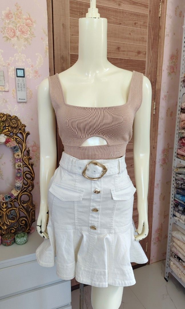 Aje Tan Crop Top (Category: Sleeveless) located in Pagudpud. Submitted by altheacee063978 (Listing ID 1470733939, Image 2). Description: xs on tag fits s-m.