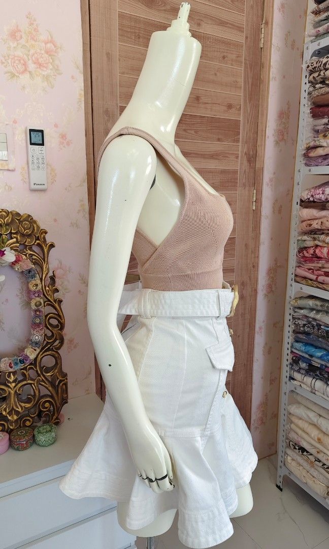 Aje Tan Crop Top (Category: Sleeveless) located in Pagudpud. Submitted by altheacee063978 (Listing ID 1470733939, Image 3). Description: xs on tag fits s-m.
