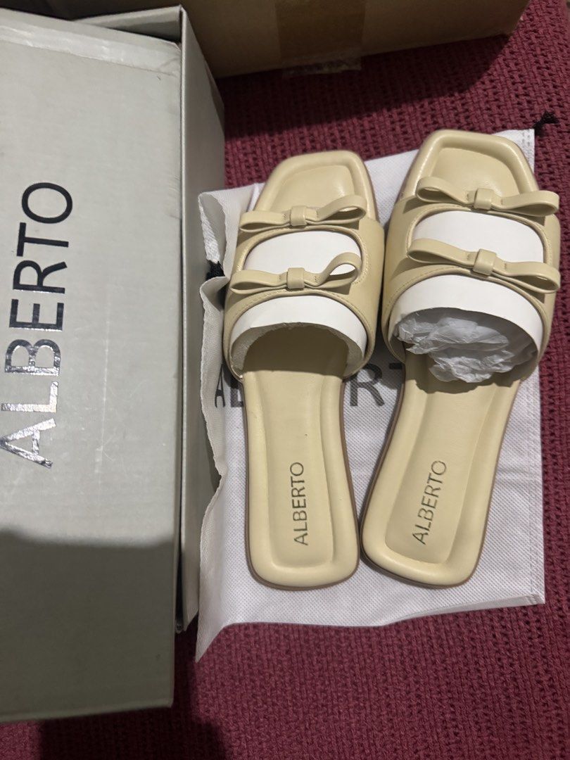 Alberto Alessia (Category: Flats & Sandals) located in Lamut. Submitted by arteepreloved (Listing ID 1470687469, Image 1). Description: .