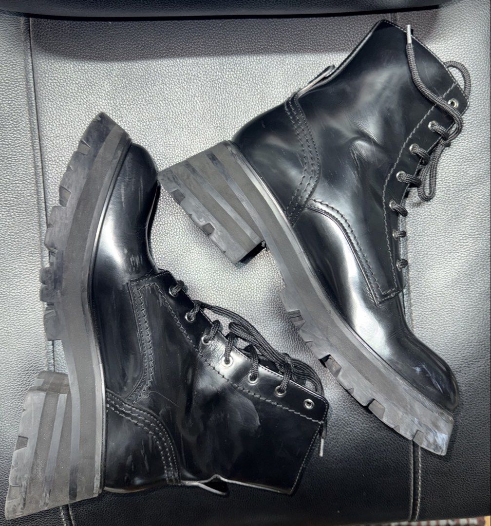 Alexander Mcqueen (Category: Sneakers & Footwear) located in Manila. Submitted by jm_jm88 (Listing ID 1470649881, Image 3). Description: Alexander Mcqueen Size 37.5.