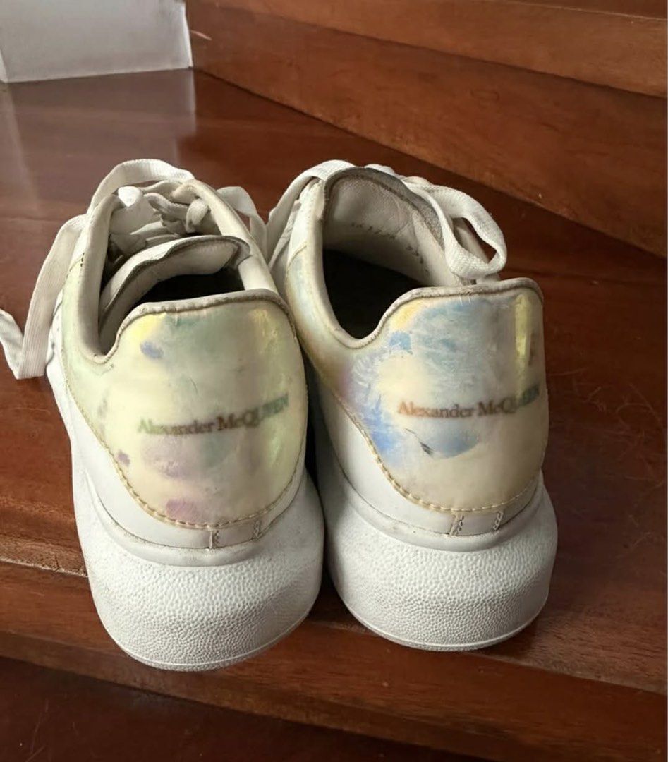 Alexander McQueen Oversized Sneaker White Iridescent Heel (Category: Sneakers) located in Paranaque City. Submitted by kaonakeimi (Listing ID 1470697903, Image 1). Description: ORIGINAL ALEXANDER MCQUEEN WHITE HILOGRAPHIC WOMEN SIZE 7 BOUGHT FROM STOCKX .