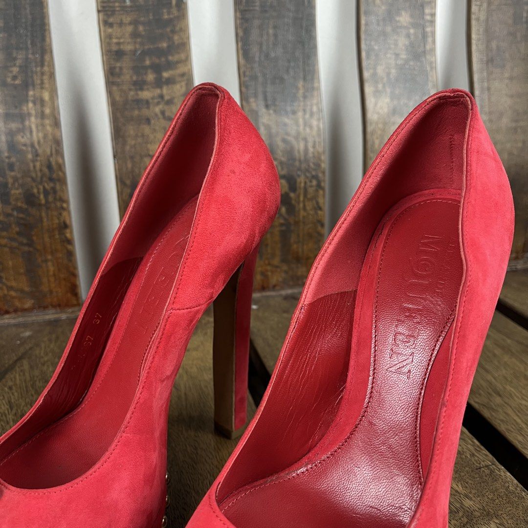 Alexander McQueen Red Suede Skull Peep Toe Platform Pumps. (Category: Sneakers & Footwear) located in Quezon City. Submitted by forgarments (Listing ID 1470721361, Image 3). Description: Alexander McQueen Red Suede Skull Peep Toe Platform Pumps. Excellent Condition - Minor sign of usage Size: 37 Insole: 24 Cm Outsole: 18 Cm Heel height: 13.5 Cm - Red calf suede upper, leather lining - Ornate Gold tone 3D Crystal embellished skull motifs - Stud ac