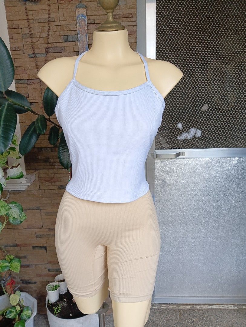 ALO YOGA TOP (Category: Activewear) located in Rizal. Submitted by timeless_shop (Listing ID 1470741384, Image 3). Description: Original ALO YOGA TOP 📏 Size: LARGE Fit Bust 34-36 Meron Removable Cup pad 🧵 Fabric: Premium Ribbed 🎨 Color: White - Very Nice Color! ⭐ Condition Rate: 9/10 - LIKE NEW! 🌈 Color Rate: 9/10 - White Maayos at malinis din ito 📍 Location: Rizal 💳 Payment first Gcash, BPI 🚚 Shipping Courier: J&T or Lalamove 💌 Chat for 