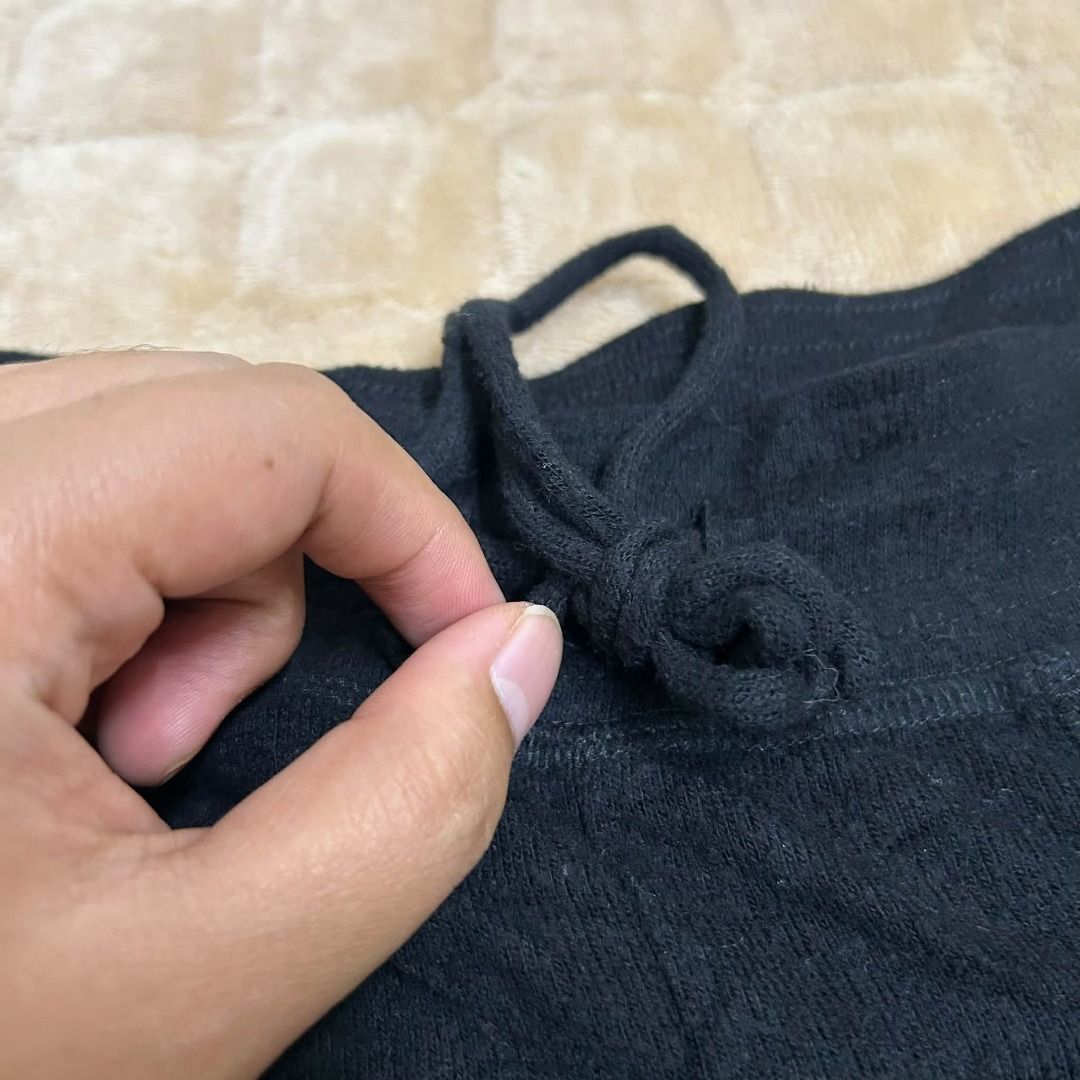 ALO YOGA SHORT (Category: Shorts) located in Caloocan City. Submitted by j3ngsanity (Listing ID 1470666805, Image 3). Description: NEED WASH COLOR RATE : 9 to 9.5.