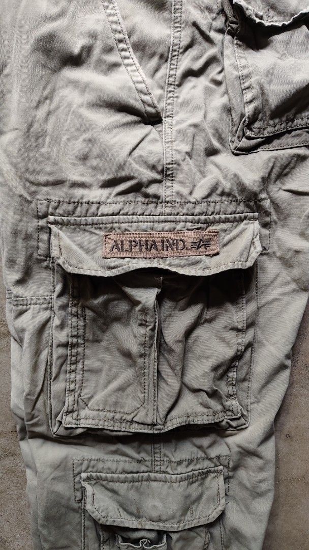 Alpha Industries Cargo Pants Olive Green XL (Category: Joggers) located in Quezon City. Submitted by truedeer_cda94c (Listing ID 1470606791, Image 2). Description: - Brand: Alpha Industries - Color: Olive Green - Size: XL (Waist: 86cm) - Style: Classic military fit with heavy-duty construction - Features: Multiple utility pockets with secure button flaps - Details: Signature Alpha Industries woven patch on side pocket and back label.