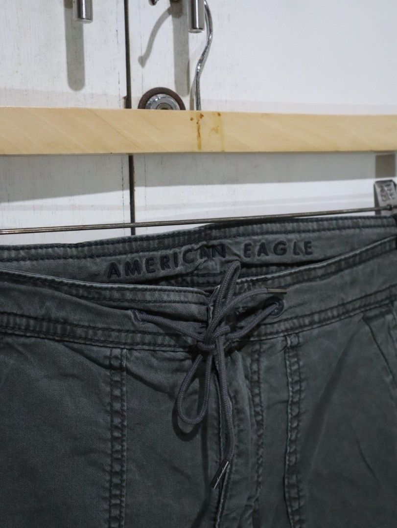 American Eagle Cargo Gray Pants (Category: Other Bottoms) located in Tarlac. Submitted by gatheredthrift (Listing ID 1470666590, Image 2). Description: size: 24-28 | length: 41 condition: 10/10| no flaws I needs wash mine — 399 + sf 》mod: direct JNT (min. 54) 》📍Tarlac.