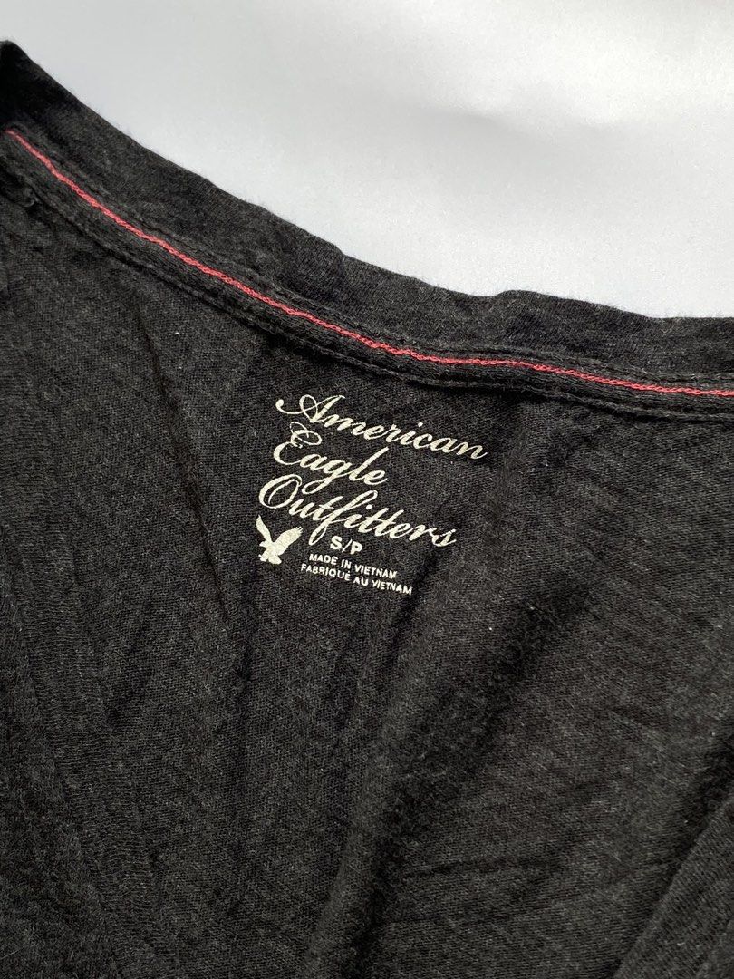 American Eagle Outfitters Graphic Shirt (Category: Shirts) located in Manila. Submitted by petalfinds_ (Listing ID 1470647335, Image 2). Description: ˚⊱🪷⊰˚ vintage acid black fitted vneck shirt ౨ৎ 𝐛𝐫𝐚𝐧𝐝: american eagle outfitters ౨ৎ 𝐬𝐢𝐳𝐞: small to medium 🫧⋆｡˚ 𝐝𝐞𝐭𝐚𝐢𝐥𝐬: GANDAAAA! with crack prints issue. no issue sa mismong fabric! 🪷 ─── ⋆⋅☆⋅⋆ ── 「 ✦ 𝐍𝐎 𝐂𝐎𝐃𝐄, 𝐈𝐍𝐕𝐀𝐋𝐈𝐃 𝐌𝐈𝐍𝐄 ✦ 」 𝓹𝓻𝓲𝓬𝓮: 99 𝓬𝓸𝓭𝓮: charcoal.