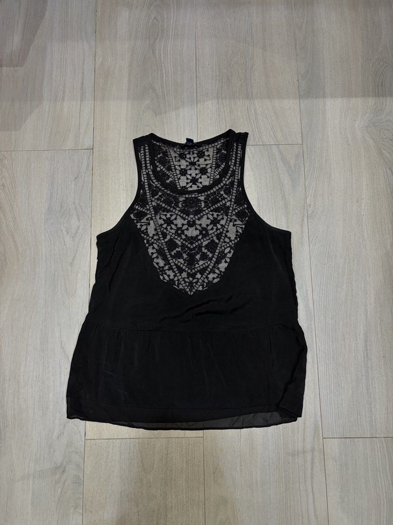 American Eagle Sleeveless Lace Top (Category: Sleeveless) located in Pasig City. Submitted by chamoisee (Listing ID 1470666810, Image 1). Description: American Eagle Sleeveless Lace Top 16”x24” small on tag.