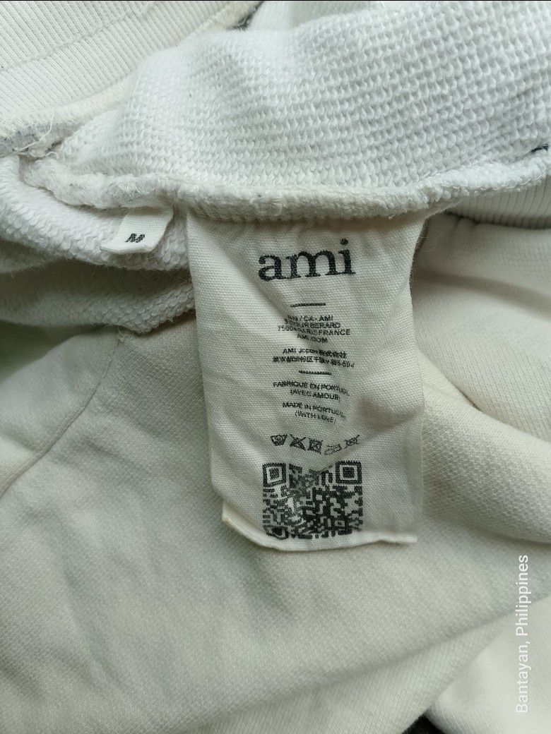 AMI short (Category: Shorts) located in Bantayan. Submitted by rare.palautog (Listing ID 1470595228, Image 3). Description: AMI short Medium W 32-38 L 20.5 Hem 12.5 Need wash DM sa interested 📩 Cebu location 📌.