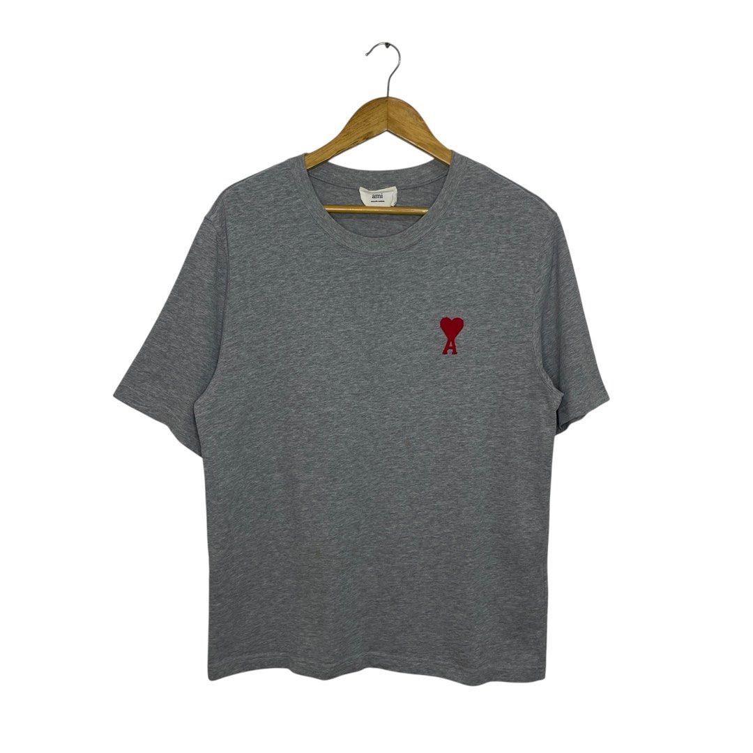 AMI Short Sleeve Embroidered Logo (Category: Announcements) located in Marikina City. Submitted by aalibabyy (Listing ID 1470616388, Image 1). Description: AMI Short Sleeve Embroidered Logo Size: Medium Length: 27" Width: 20" No Issue Excellent Condition ₱850.