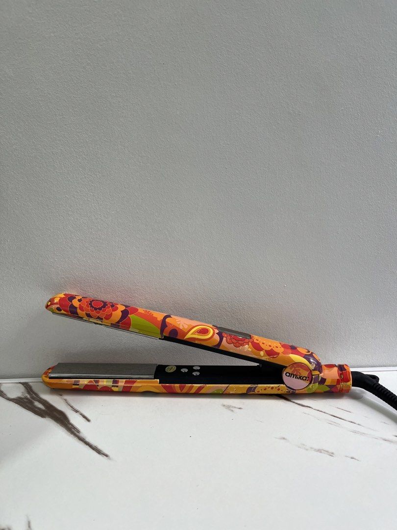 Amika Digital Titanium Glide Styler (Obliphica Edition) (Category: Hair) located in Bacacay. Submitted by aiksgoods (Listing ID 1470594678, Image 1). Description: .