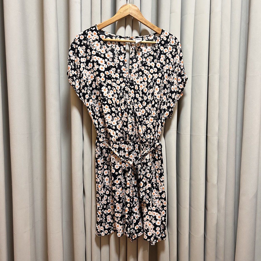 Anko Black Floral Daisy Print Romper (Category: Rompers) located in Rizal. Submitted by from99abovecloset (Listing ID 1470607449, Image 1). Description: Size: XL-2XL Armhole (laid flat):13” Bust (around): 44-46” Length (laid flat): 37” Soft rayon cotton | stretchy | like new .