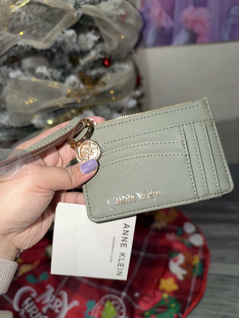 Anne Klein Car Wallet - Olive (Category: Wallets & Card holders) located in Valenzuela. Submitted by hjuaneza22 (Listing ID 1470719497, Image 1). Description: .
