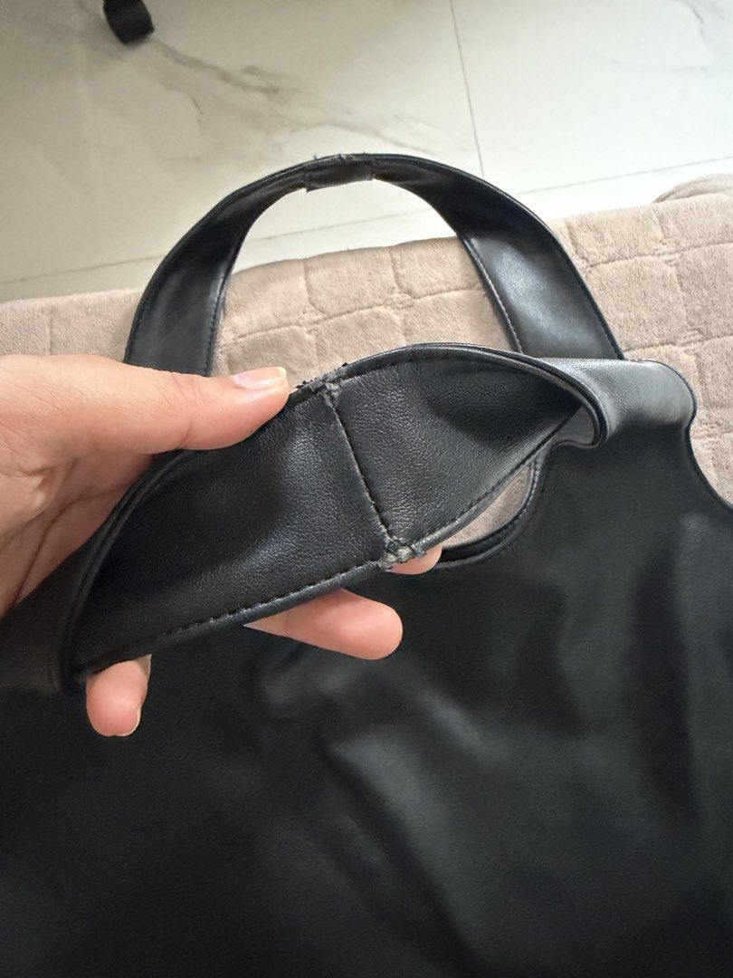 A.P.C. Black Tote Bag (Category: Tote Bags) located in Marikina City. Submitted by lar.luxury (Listing ID 1470585981, Image 3). Description: One handle was sewn already with a leather patch, see photos. Bought for 17k.
