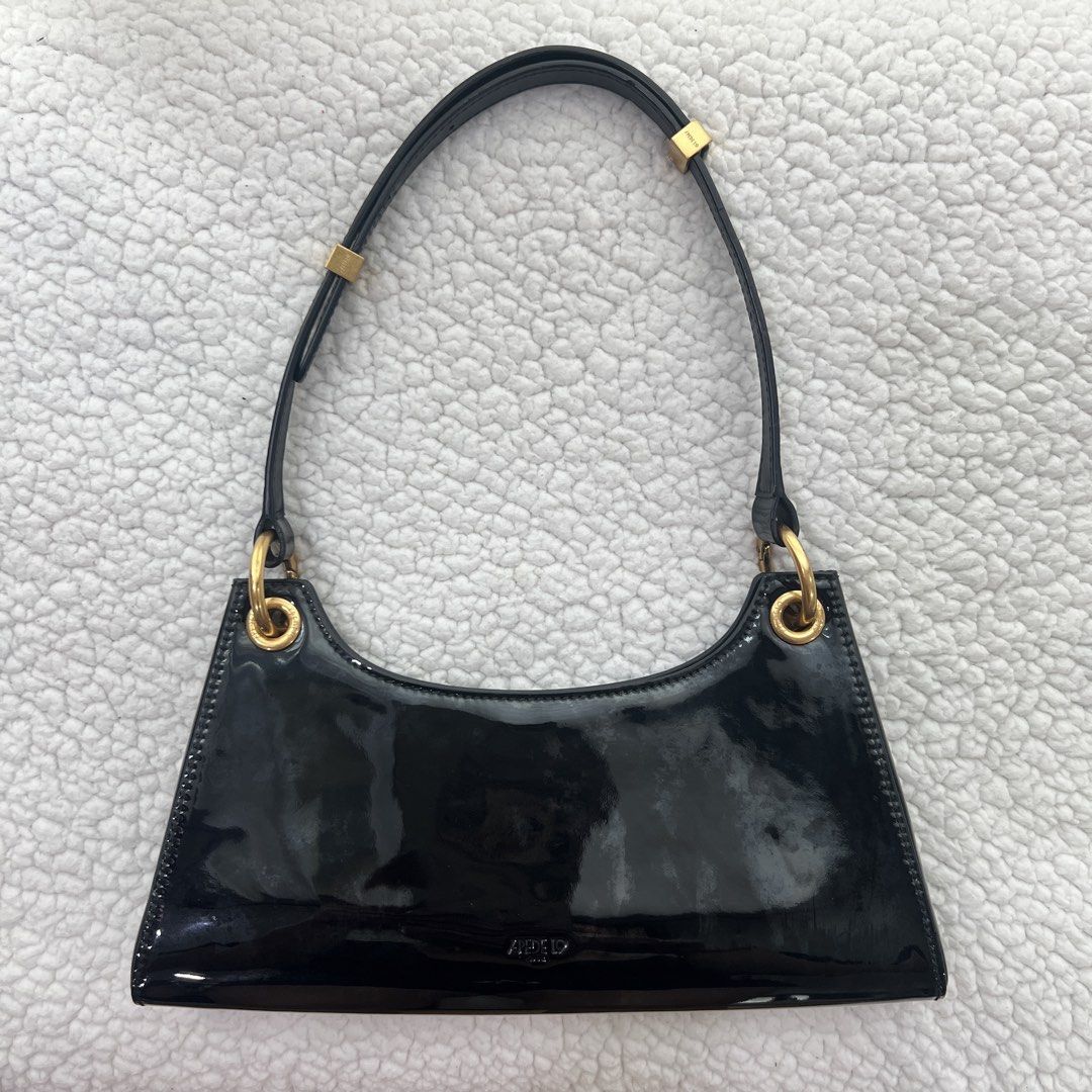 Apede MOD Froggy Kili Bag (Category: Shoulder Bags) located in Manila. Submitted by nadascloset09 (Listing ID 1470734508, Image 1). Description: Preloved Apede 1.9 MOD New York bag - Material: Black shiny patent leather - Strap: Single adjustable shoulder strap, can be worn like a kili bag or a long handle bag - Interior: Light-colored fabric lining with a built-in slip pocket - Condition: Clean overall, well-maintained - Missing chain but no rub