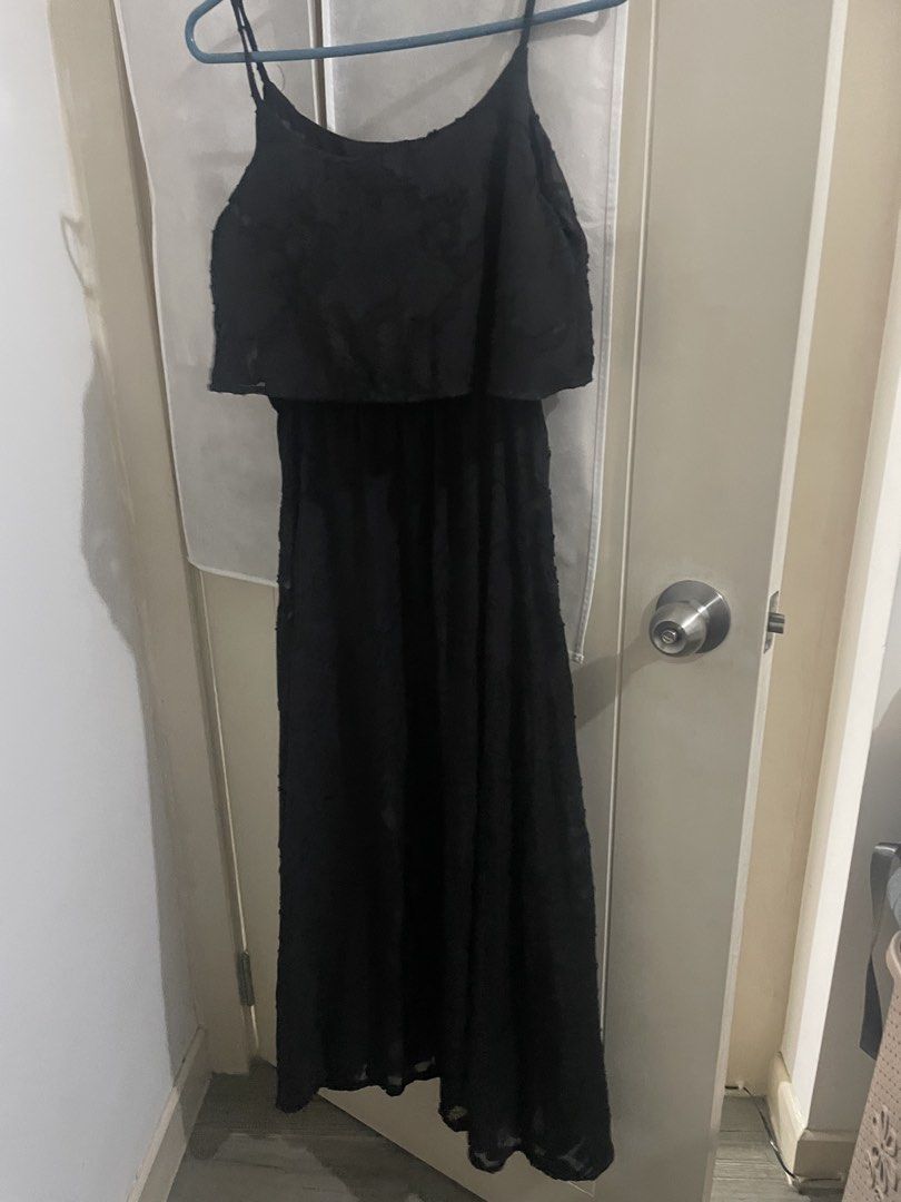 A'postrophe Black Floral Spaghetti Strap Maxi Dress (Category: Dresses) located in Quezon City. Submitted by simply_closet (Listing ID 1470681535, Image 2). Description: Used only once in a formal event Fits small to medium body frame RFS: declutter MOP: Gcash/Bank transfer.