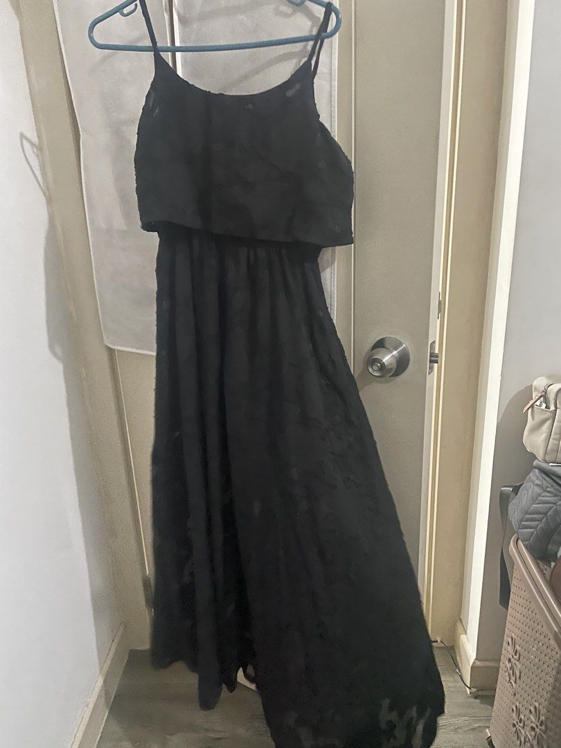 A'postrophe Black Floral Spaghetti Strap Maxi Dress (Category: Dresses) located in Quezon City. Submitted by simply_closet (Listing ID 1470681535, Image 1). Description: Used only once in a formal event Fits small to medium body frame RFS: declutter MOP: Gcash/Bank transfer.