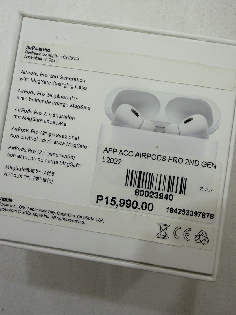 Apple AirPods Pro 2nd Generation with MagSafe Charging Case (Category: Headphones & Headsets) located in Quezon City. Submitted by closetcleanupsale (Listing ID 1470566391, Image 3). Description: - Authentic Apple AirPods Pro 2nd Generation (White) - Includes MagSafe charging case, original box, and charging cable - Comes with complete extra ear tips (XS, S, L sizes) - Minor dust and dirt from normal use, works perfectly - DM for fast transaction