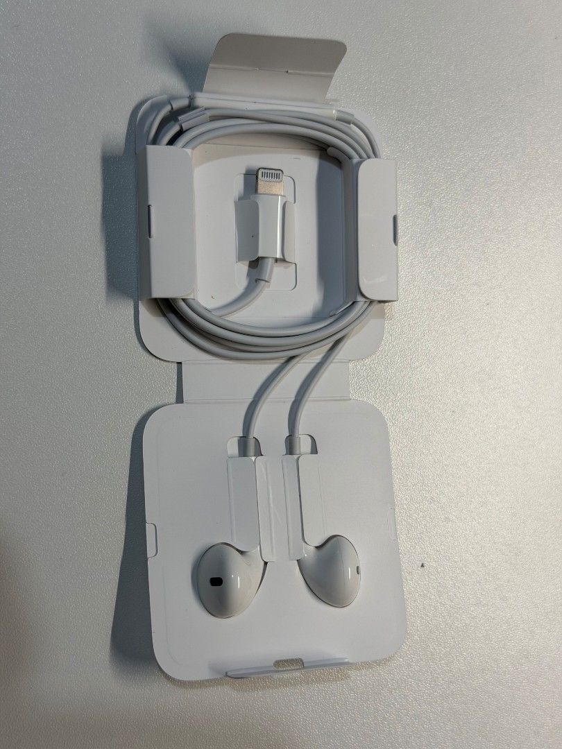 Apple EarPods with Lightning Connector (Category: Earphones) located in Pasig City. Submitted by prelovedbytreena (Listing ID 1470564914, Image 3). Description: - 100% Original Apple EarPods with Lightning plug - Built-in microphone and remote for easy volume and call control - Pristine, zero-wear condition - Color: White Only used once for testing. This came from my iPhone11 Pro Max original package RFS: I prefer Airpods .