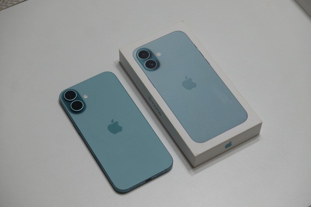 Apple iPhone 16 Plus 256gb (Category: iPhone 16 Series) located in Quezon City. Submitted by onlinegaragesale.ph (Listing ID 1470668632, Image 2). Description: Apple iPhone 16 Plus 256gb 📌Factory unlocked 📌Good condition and smooth 📌No issues 📌Battery Health: 100% 📌Color: Teal 📌Location: Commonwealth QC.