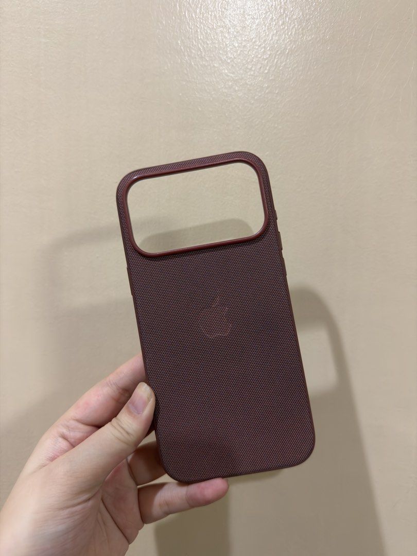 Apple Techwoven Iphone 17 Pro Max Case (Category: Cases & Sleeves) located in Quezon City. Submitted by tanyasy_52 (Listing ID 1470694565, Image 1). Description: with scratches on the bottom part.