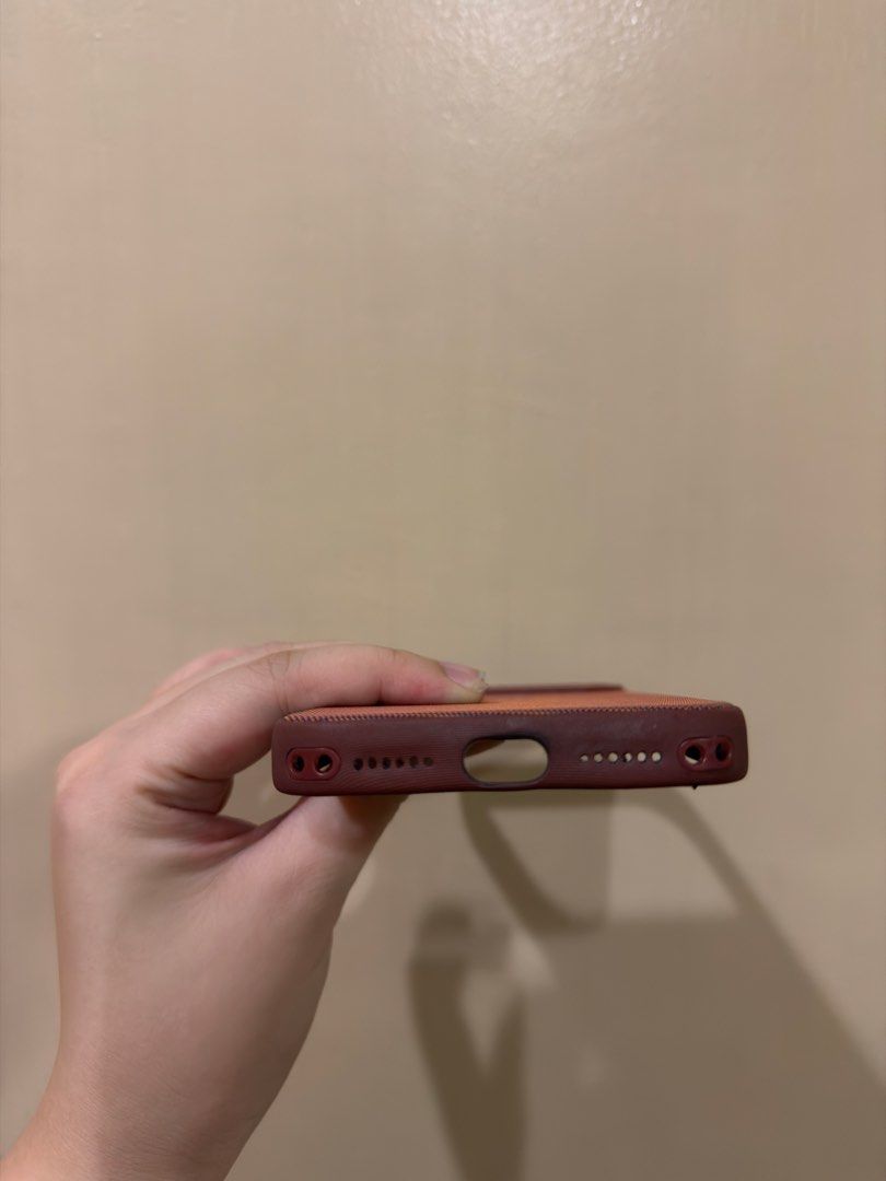 Apple Techwoven Iphone 17 Pro Max Case (Category: Cases & Sleeves) located in Quezon City. Submitted by tanyasy_52 (Listing ID 1470694565, Image 3). Description: with scratches on the bottom part.