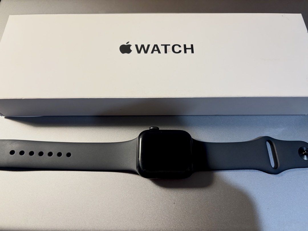 Apple Watch SE3 (40mm/GPS) - Space Gray (Category: Wearables & Smart Watches) located in Makati City. Submitted by gameguitar357 (Listing ID 1470613516, Image 1). Description: Apple Watch SE3 (40mm/GPS) - Space Gray Bought and first used - March 2026 Battery Health: 98% Smooth / Mint / No isssue Complete with box Almost Bnew condition Meetups: Pasay/Makati/BGC .