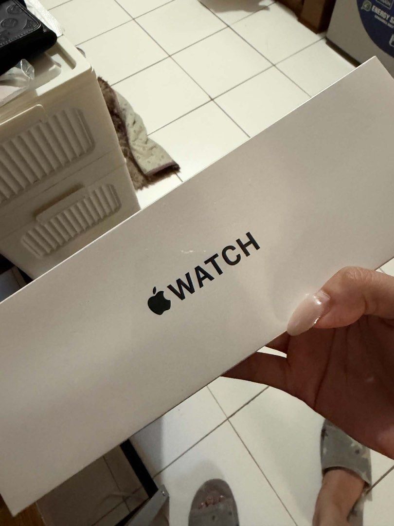 Apple Watch SE 3 40mm Starlight (Category: Wearables & Smart Watches) located in Taguig. Submitted by tayntayn1207 (Listing ID 1470595490, Image 2). Description: .