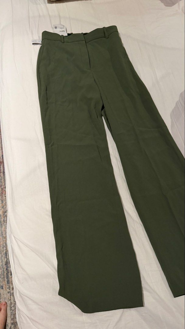 Aritzia Sencha Green Coord (Category: Sets or Coordinates) located in Cagayan de Oro. Submitted by christineeealexis (Listing ID 1470675820, Image 3). Description: Artizia Contour Bodysuit Small Aritizia Agency Pants Size 6 (Runs Small) Coord Set +sf.