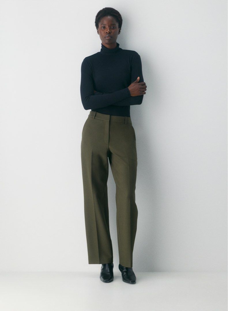 Aritzia Sencha Green Coord (Category: Sets or Coordinates) located in Cagayan de Oro. Submitted by christineeealexis (Listing ID 1470675820, Image 1). Description: Artizia Contour Bodysuit Small Aritizia Agency Pants Size 6 (Runs Small) Coord Set +sf.
