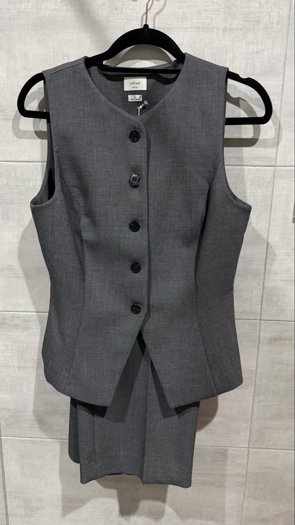 Aritzia Vest Coords (Category: Sets or Coordinates) located in Cagayan de Oro. Submitted by christineeealexis (Listing ID 1470664310, Image 3). Description: Aritzia Regal Vest size 8 (118USD) Aritzia Effortless Pants Size 6 (158USD) Both in Charcoal Grey Set retails 276USD around 17K++ RFS: Decluttering not my style anymore huhu + SF.