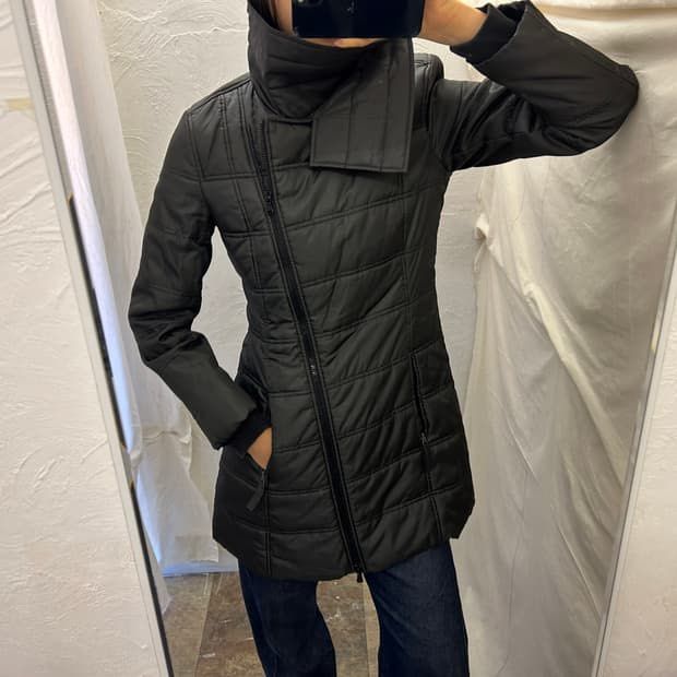 Armani Exchange AX Winter Puffer Jacket XS/P (Category: Coats, Jackets and Outerwear) located in Pasig City. Submitted by cafeverona333 (Listing ID 1416118175, Image 2). Description: - Armani Exchange puffer jacket - Belt Missing - Color: Black - Size: XS/P - Features: - Asymmetrical collar - Full-length zipper - Quilted pattern - Ribbed cuffs - No more belt included - Condition: Well-maintained With Signs of Storage Meet up in Greenbelt (T/TH) o