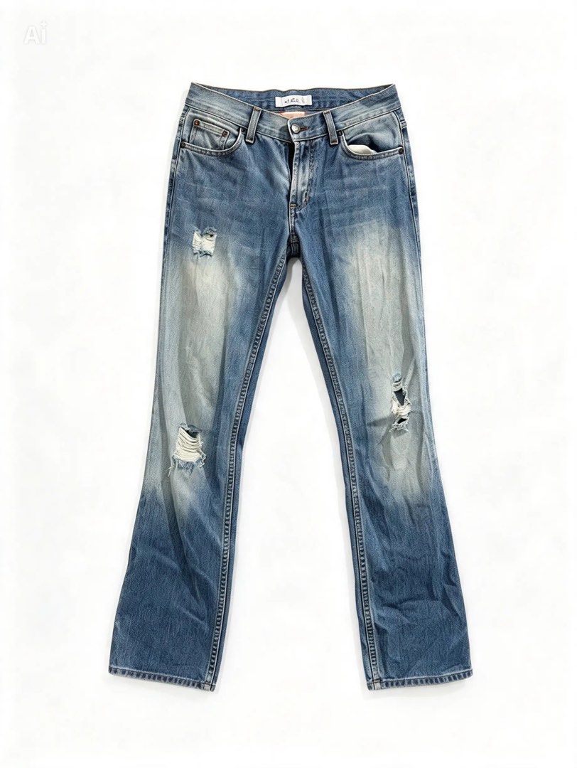 ARMANI XCHANGE (Category: Jeans) located in Davao. Submitted by sart0ria85 (Listing ID 1470684011, Image 1). Description: Classic mid-blue Signature A|X Classic Denim since 1991 inner pocket lining in straight regular fit. 100% COTTON MADE IN USA 🇺🇸 SMALL. Size 4 EXCELLENT CONDITION (90/100).