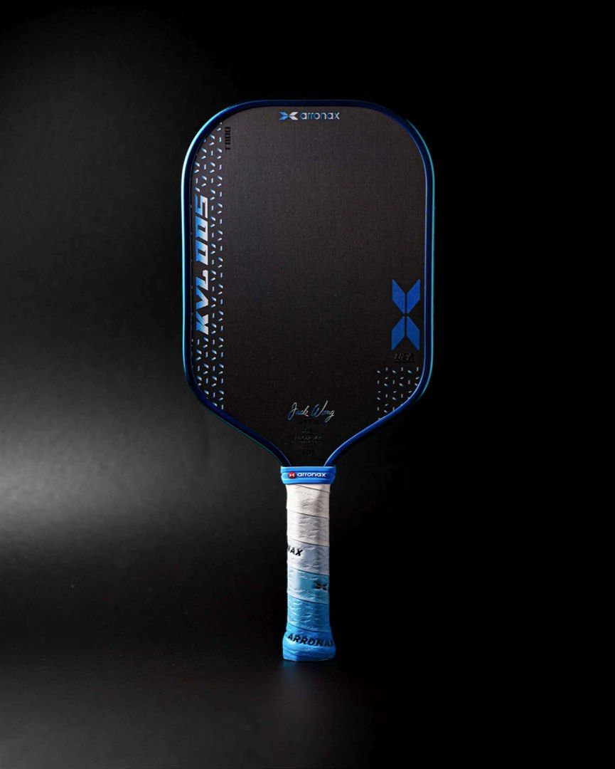 Arronax KVL005 T800 Pickleball Paddle (Category: Racket and Ball Sports) located in Taguig. Submitted by emmanuelfutaalan (Listing ID 1470589639, Image 2). Description: - Model: Arronax KVL005 T800 Pickleball Paddle - Face Material: High-performance carbon fiber with signature detail - Handle: Textured grip for superior hold and comfort - Protection: Durable edge guard to prevent chipping - Shape: Standard shape suitable for all play styles - Col