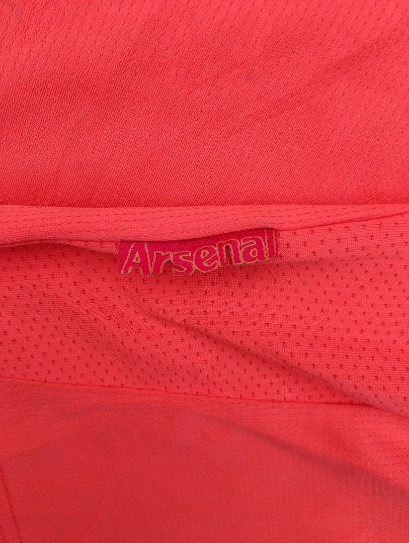 Arsenal Jersey (Category: Activewear) located in Pandi. Submitted by rozz_finds (Listing ID 1470696334, Image 3). Description: ARSENAL FC 2000s OFFICIAL TRAINING JERSEY XXL L 31 W 23.