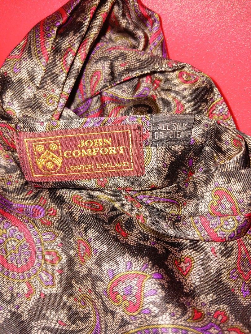 Ascot cravat tie bundle (Category: Ties) located in Quezon City. Submitted by threetwotwo2ndaccount (Listing ID 1470595888, Image 2). Description: vintage ASCOT cravat bundle good condition bawal sa maselan bawal sa barat.